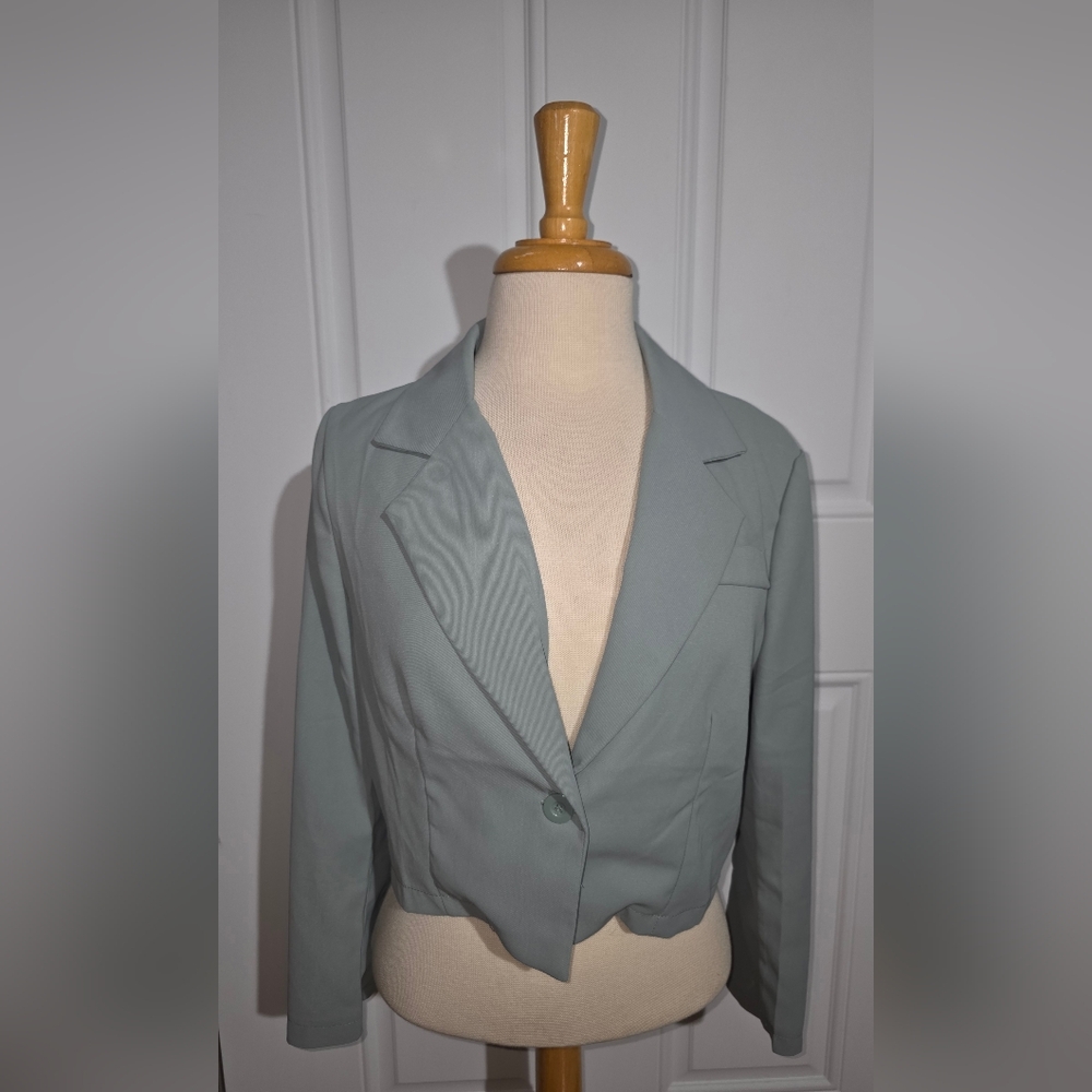 Women's Cropped Blazer